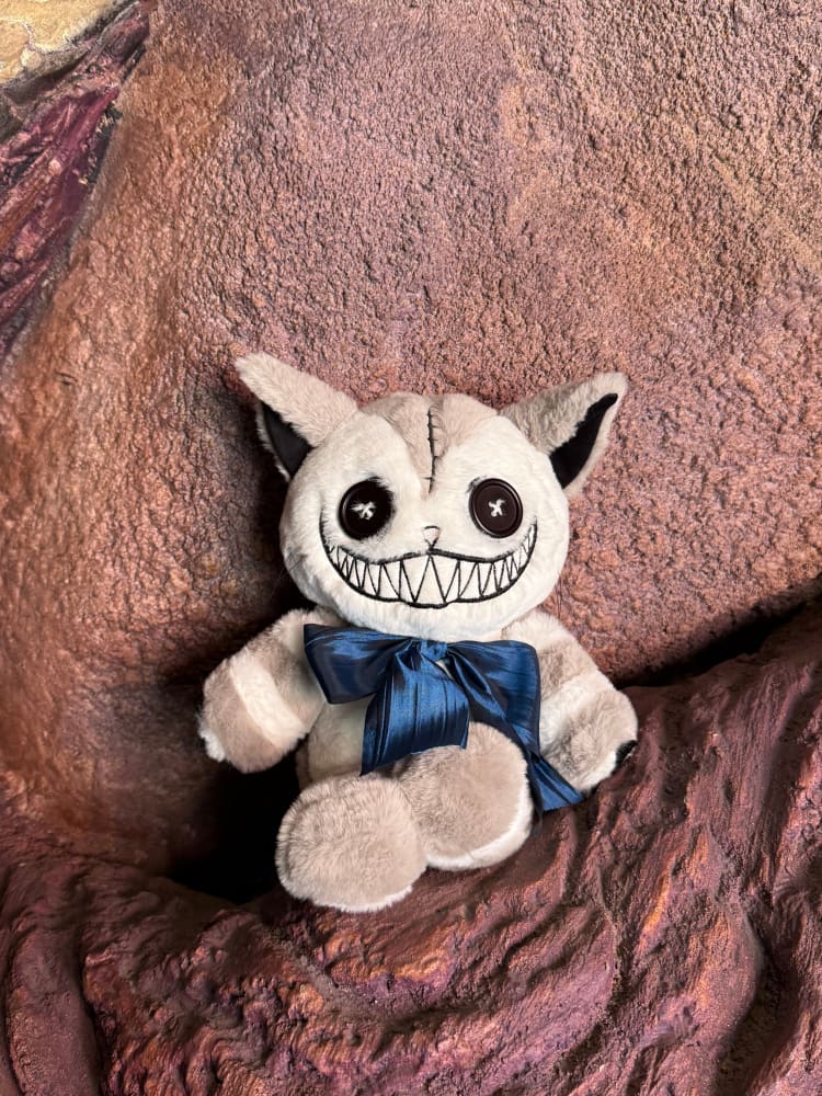 Victorian McGee’s Platnium Cheshire Cat toy